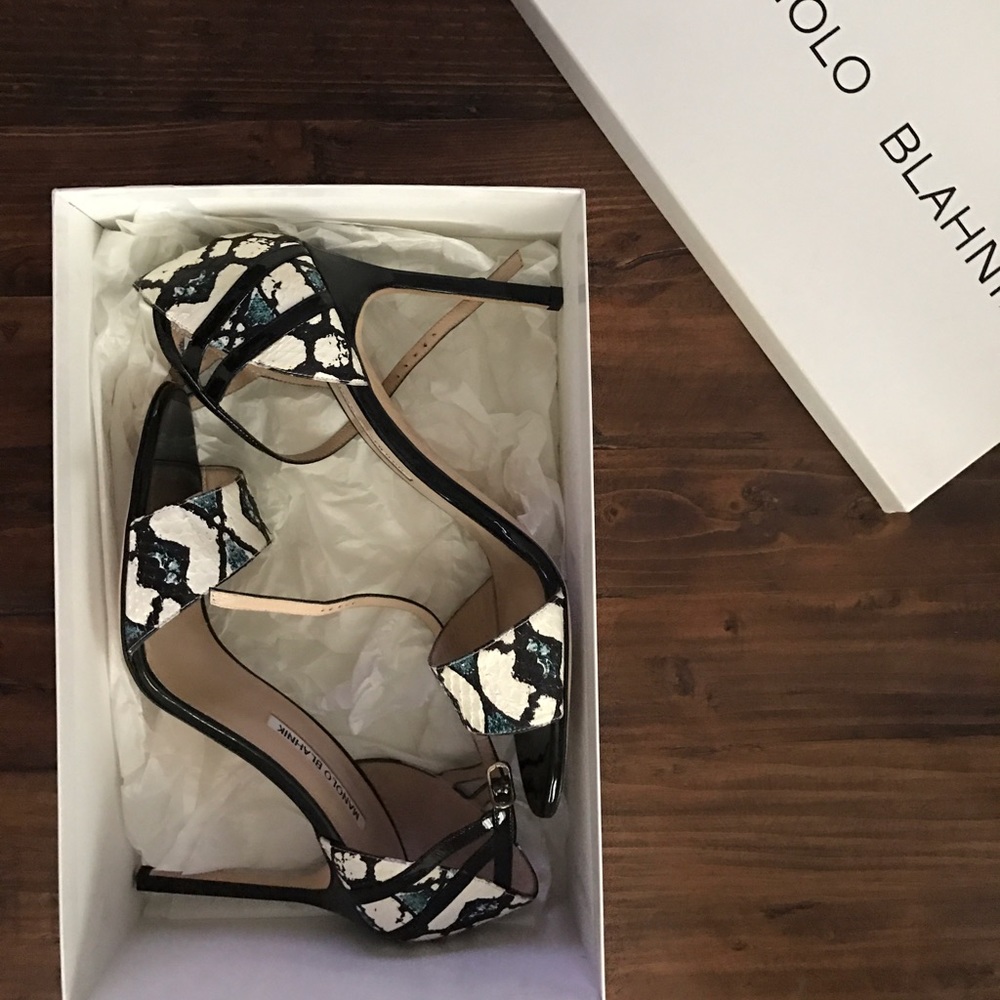 Manolo Blahnik snake pump!!!